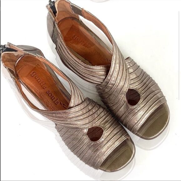 Like new Gentle Souls / Kenneth Cole
leather heels - Picture 3 of 8